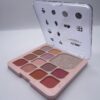 paleta de sombras con iluminador