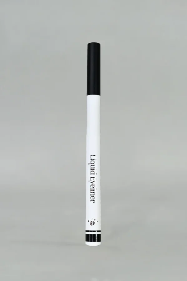 Delineador líquido negro