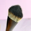 Brocha triangular doble para Base y Corrector Elaya