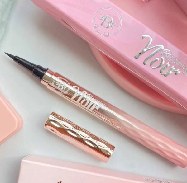 delineador en plumon blooming Noir